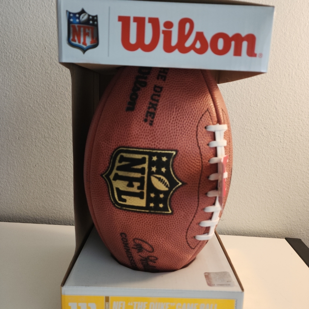 New Wilson The Duke Official NFL Auth. Game Ball F1100 signed by Mark Clayton - Picture 5 of 6